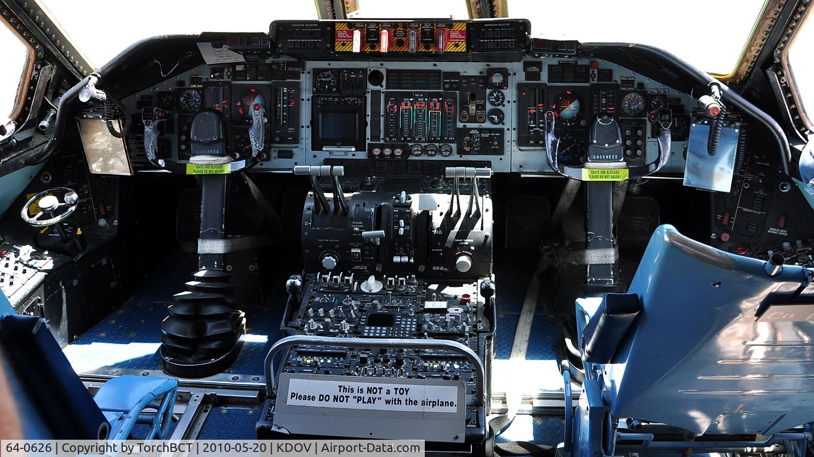 64-0626, 1964 Lockheed C-141B Starlifter C/N 300-6039, Cockpit of Air Mobility Command C-141B Starlifter.