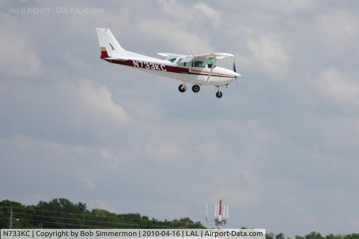 N733KC, 1976 Cessna 172N C/N 17268344, Arriving at Lakeland, Florida during Sun N Fun 2010.