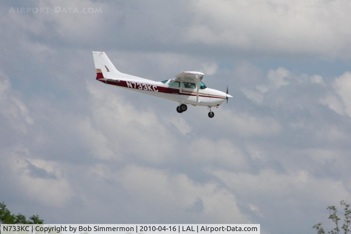 N733KC, 1976 Cessna 172N C/N 17268344, Arriving at Lakeland, Florida during Sun N Fun 2010.