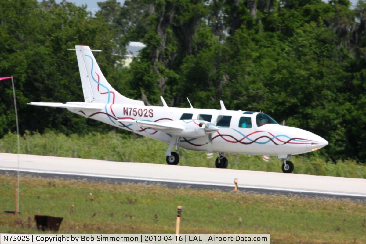 N7502S, Ted Smith Aerostar 601 C/N 61-0065-121, Departing at Lakeland, Florida during Sun N Fun 2010.