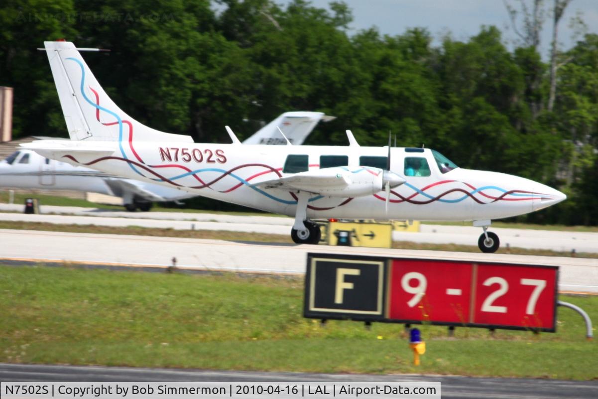 N7502S, Ted Smith Aerostar 601 C/N 61-0065-121, Departing at Lakeland, Florida during Sun N Fun 2010.