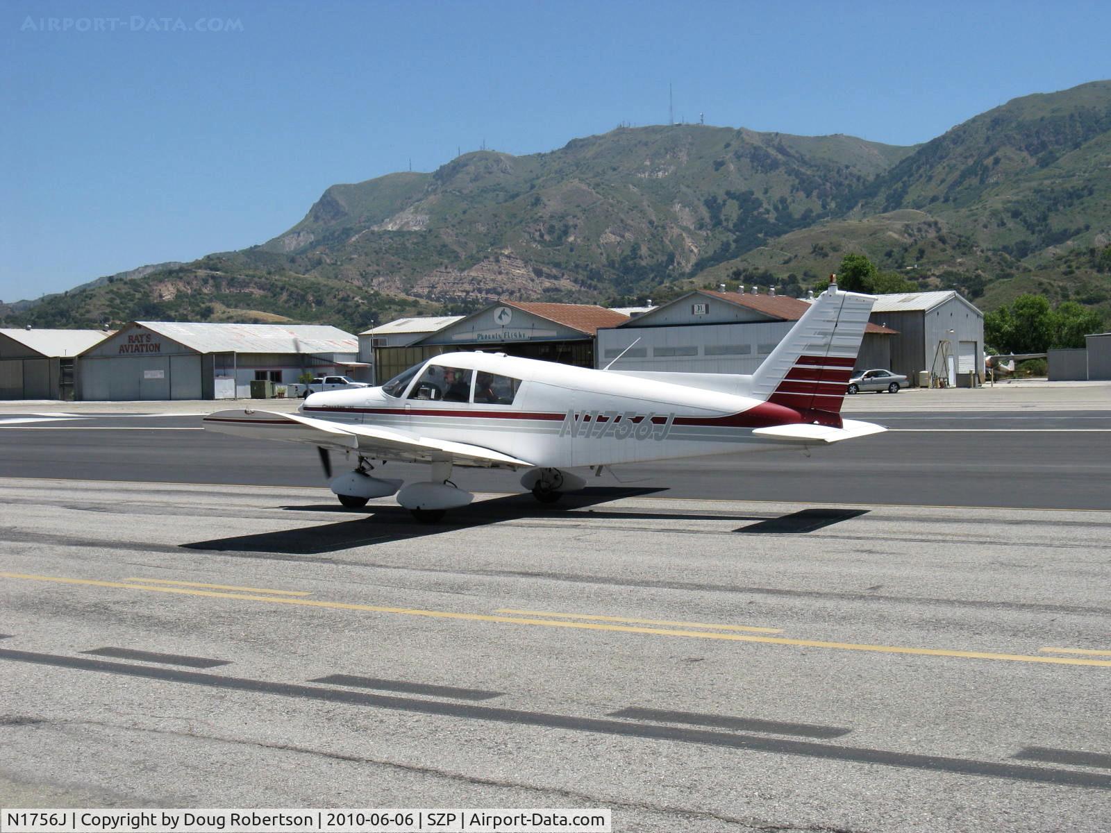 N1756J, 1968 Piper PA-28-140 C/N 28-24175, 1968 Piper PA-28-140 CHEROKEE, Lycoming O-320-E2A 150 Hp, taxi