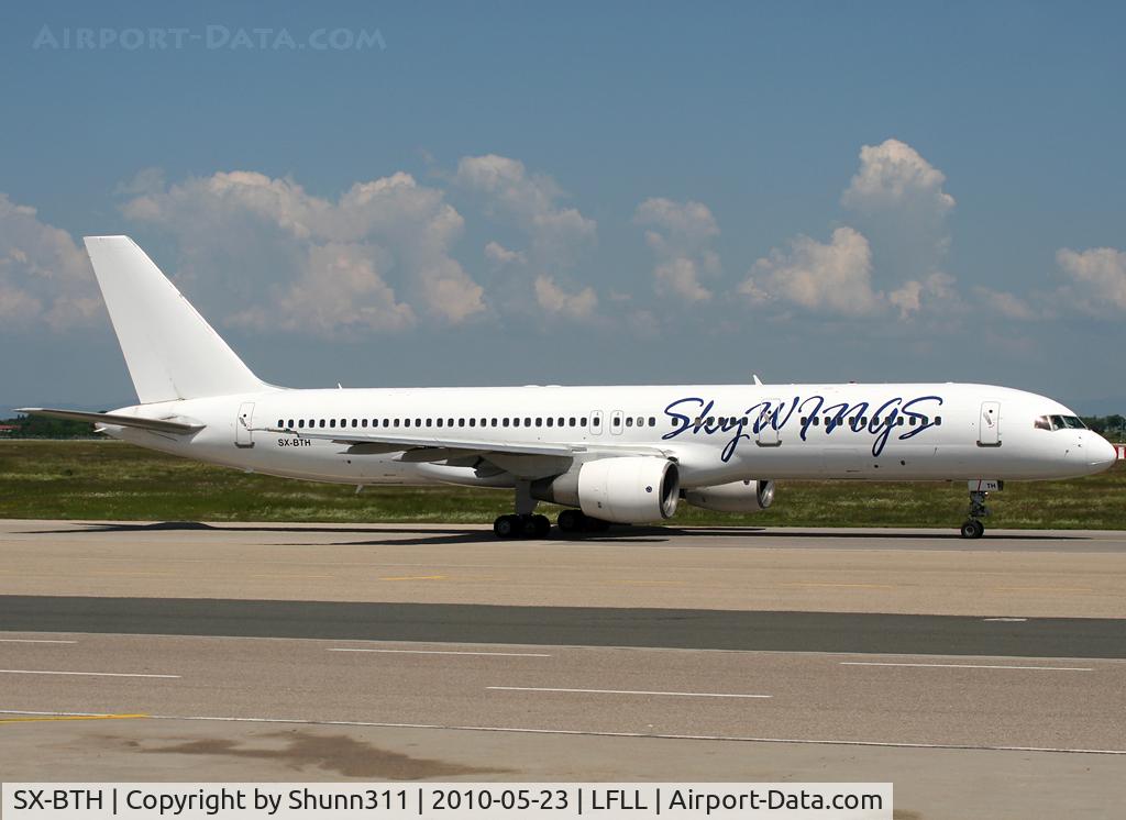 SX-BTH, 1993 Boeing 757-29J C/N 27204, Taxiing holding point rwy 36L for departure... Air Mediterranee flight...