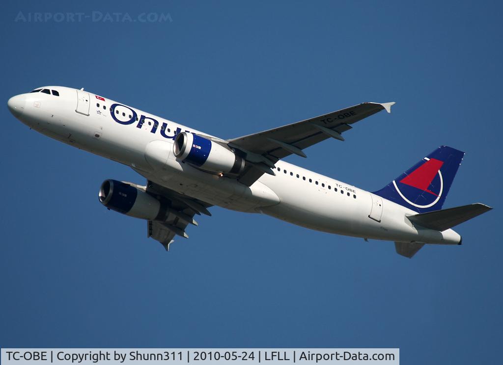 TC-OBE, 1995 Airbus A320-232 C/N 0471, Taking off rwy 18R