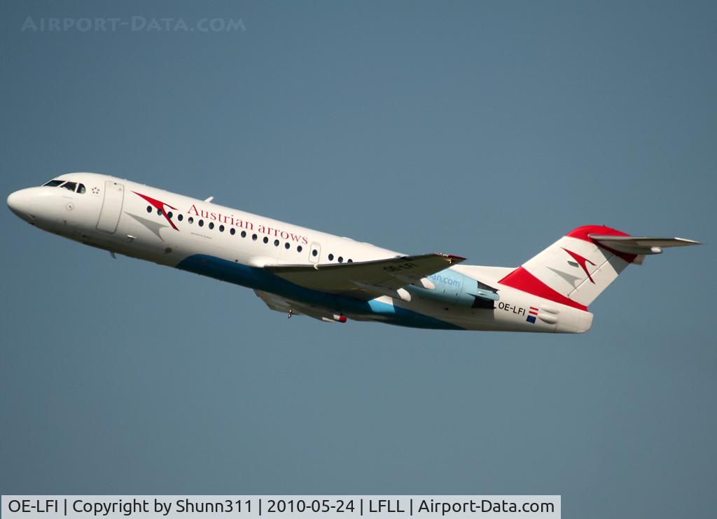 OE-LFI, 1995 Fokker 70 (F-28-0070) C/N 11529, Taking off rwy 18R