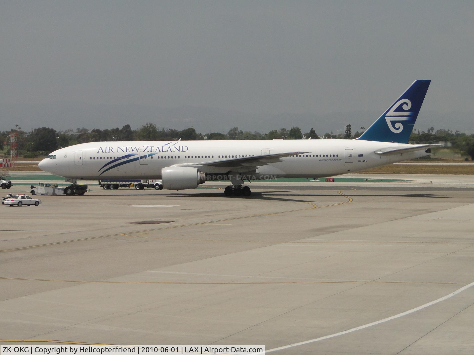 ZK-OKG, 2006 Boeing 777-219 C/N 29403, Being pushed back