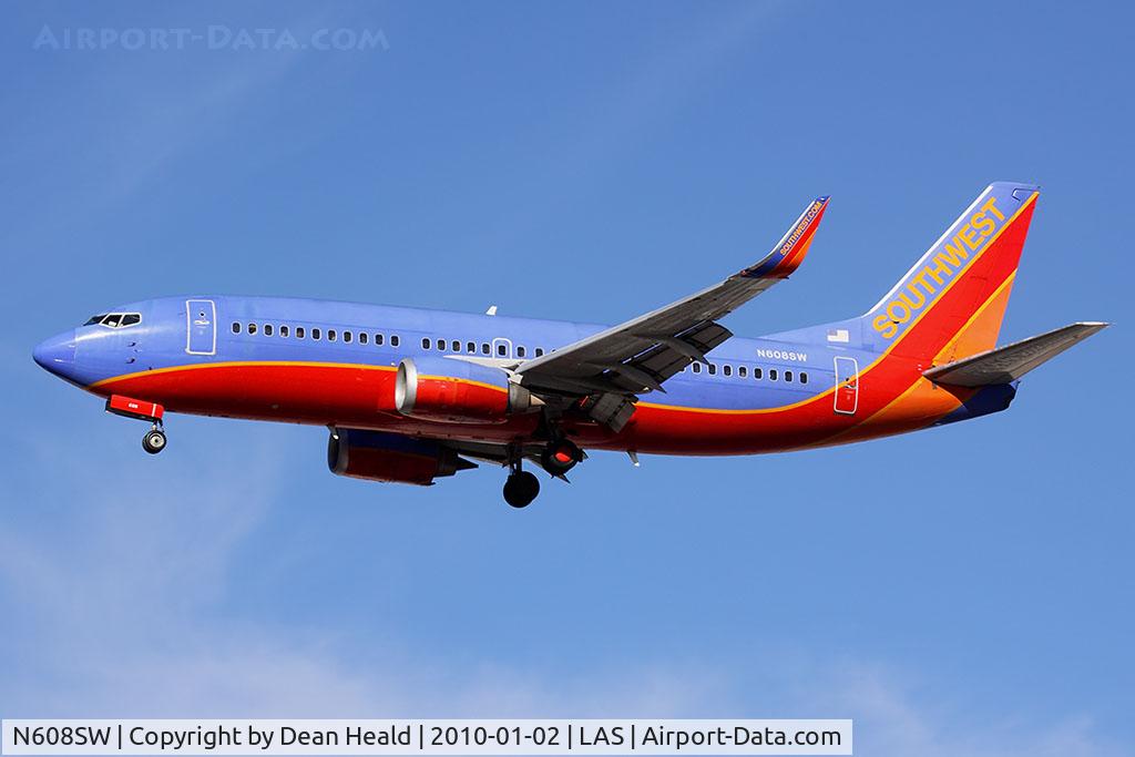 N608SW, 1995 Boeing 737-3H4 C/N 27928, Southwest Airlines N608SW (FLT SWA1298) from Tucson Int'l (KTUS) on short final to RWY 25L. This aircraft was delivered to Southwest in 1995, and the winglets were added sometime in 2009.