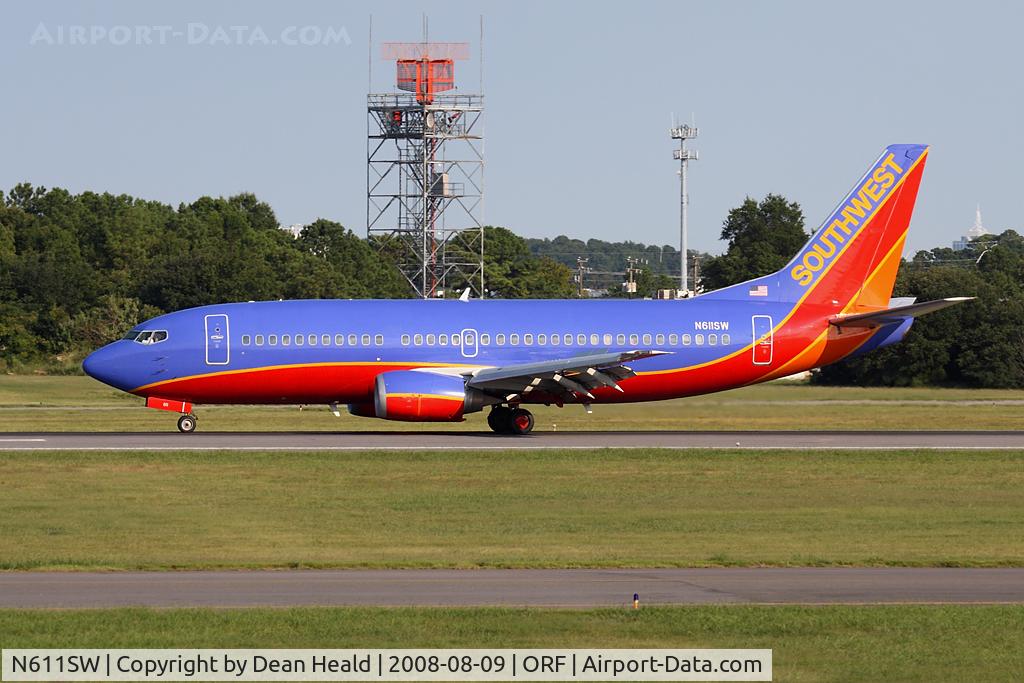 N611SW, 1995 Boeing 737-3H4 C/N 27697, Southwest Airlines N611SW (FLT SWA1605) from Jacksonville Int'l (KJAX) rolling out on RWY 5 after landing.
