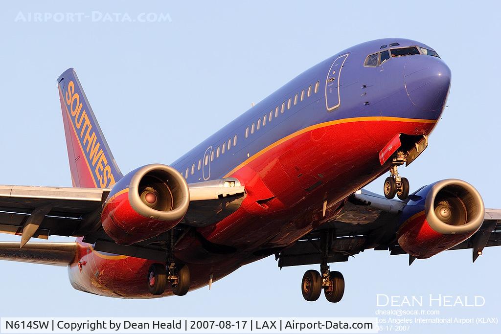 N614SW, 1995 Boeing 737-3H4 C/N 28033, Southwest Airlines N614SW (FLT SWA2329) from Salt Lake City Int'l (KSLC) on short-final to RWY 24R.