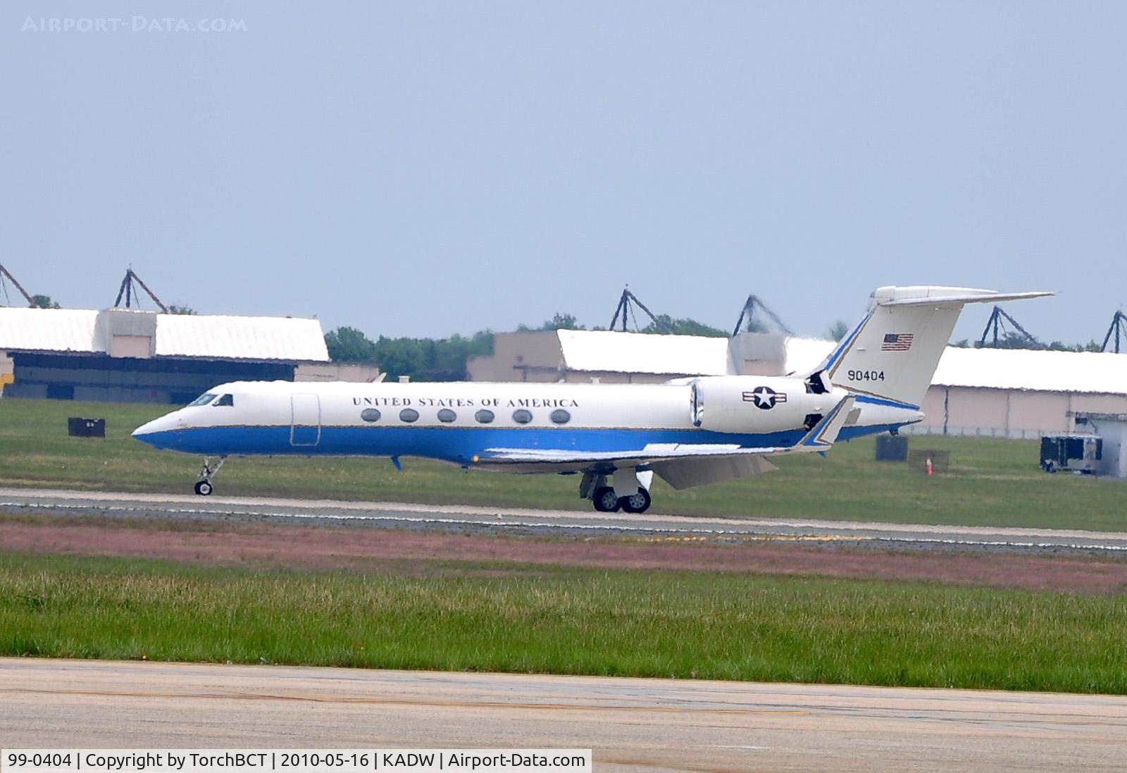 99-0404, 1999 Gulfstream Aerospace C-37A (Gulfstream V) C/N 590, Military executive transport version of the G-V landing at Andrews AFB.