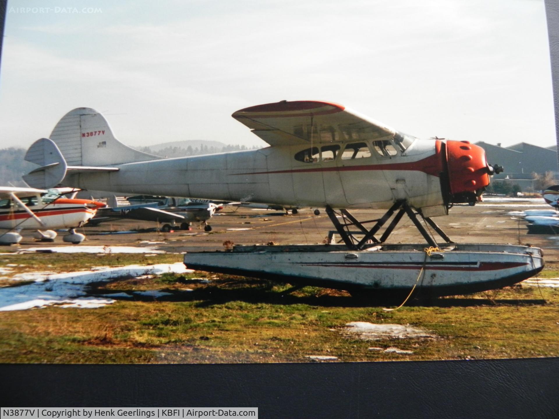 N3877V, 1949 Cessna 195 C/N 7339, Boeing Field.

Scan from photo taken in Feb '89