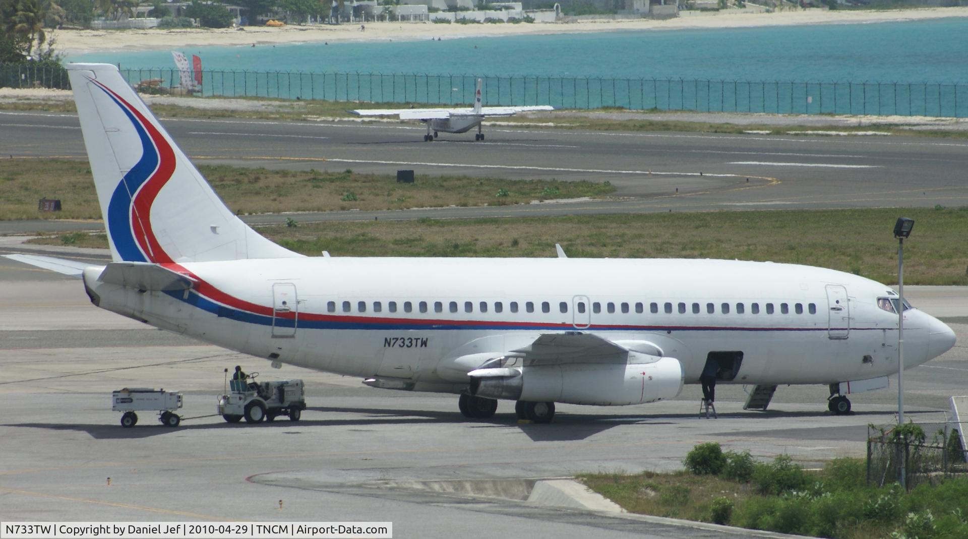 N733TW, 1982 Boeing 737-2H4 C/N 22732, N733TW being service at the bravo ramp