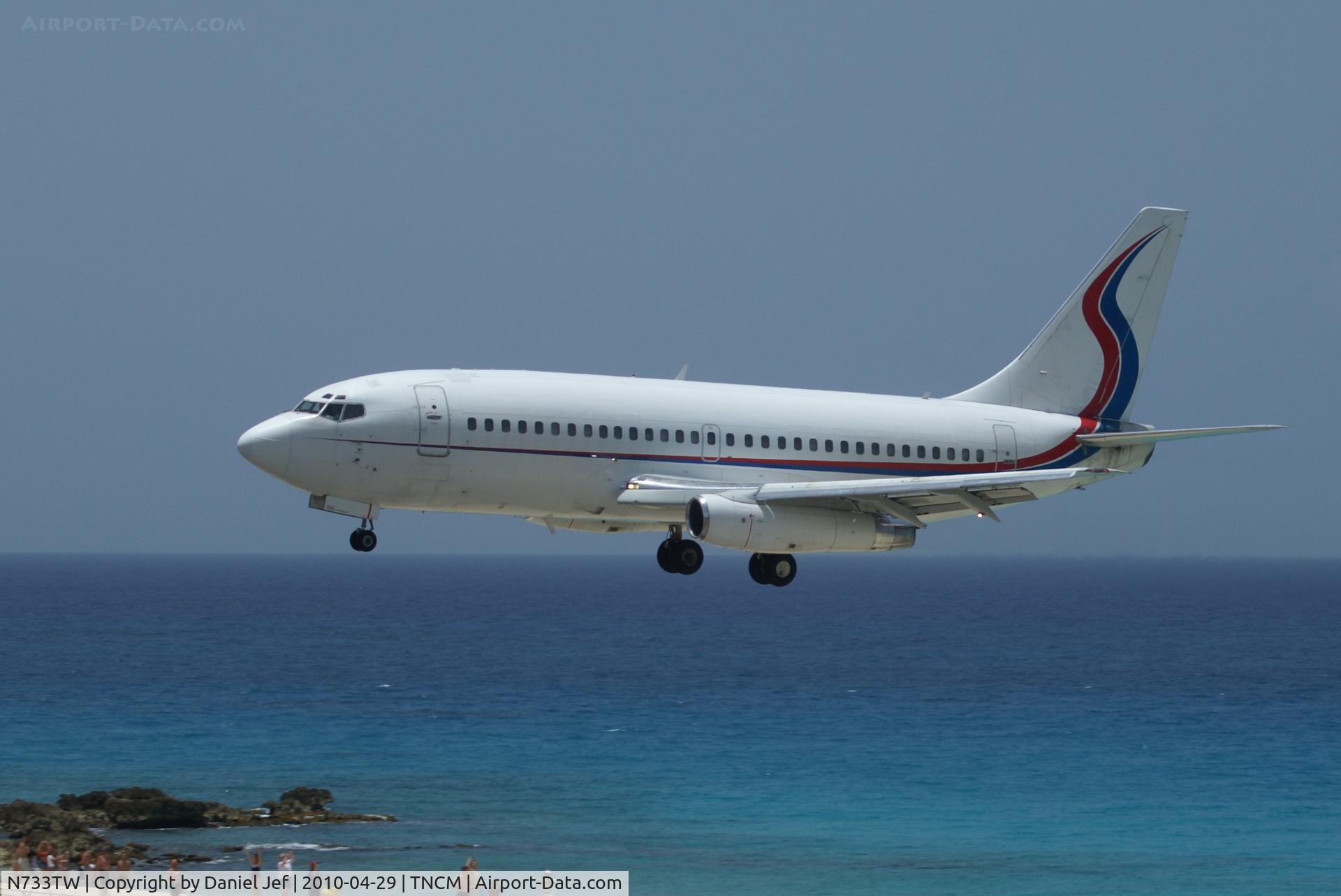 N733TW, 1982 Boeing 737-2H4 C/N 22732, N733TW over the tresh hold at TNCM