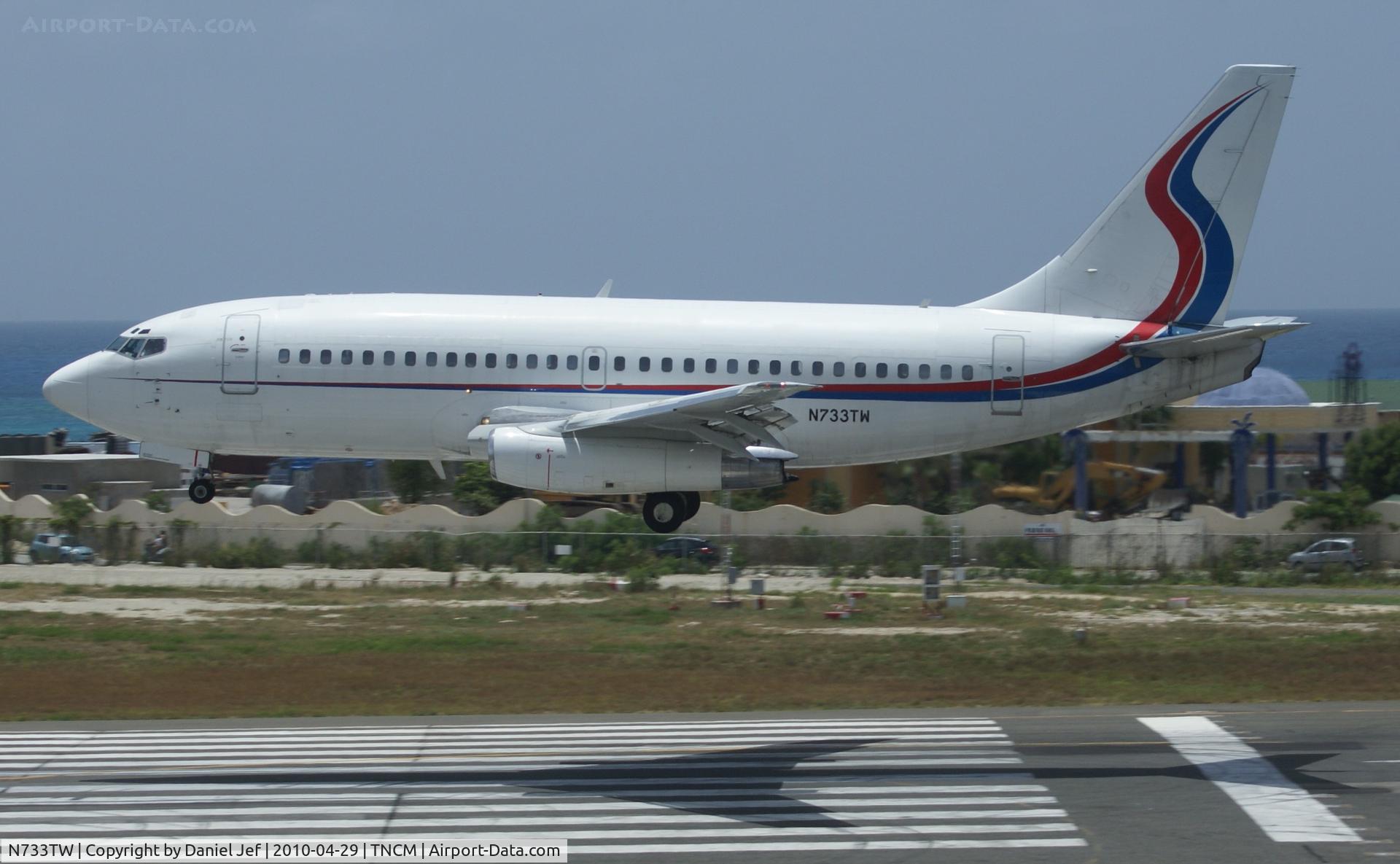N733TW, 1982 Boeing 737-2H4 C/N 22732, N733TW over the lines at TNCM runway 10