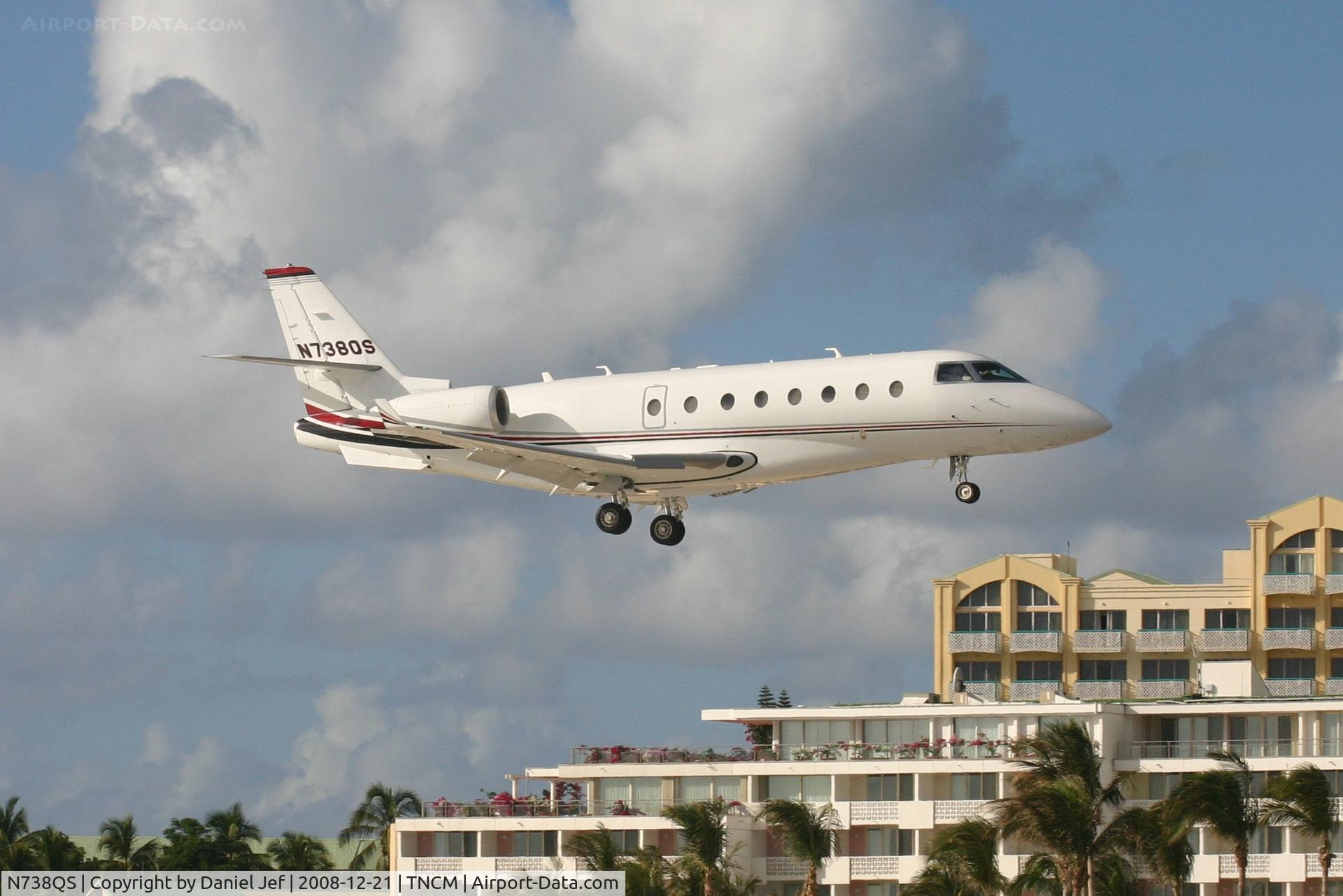 N738QS, 2008 Israel Aerospace Industries Gulfstream 200 C/N 204, N738QS over the tresh hold at TNCM runway 10