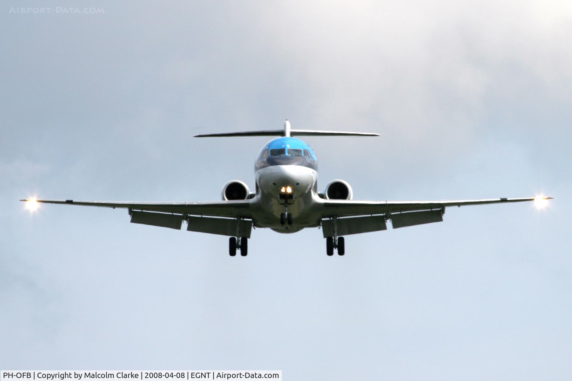 PH-OFB, 1989 Fokker 100 (F-28-0100) C/N 11247, Fokker 100 (F-28-0100) on finals to 25 at Newcastle Airport in 2008.