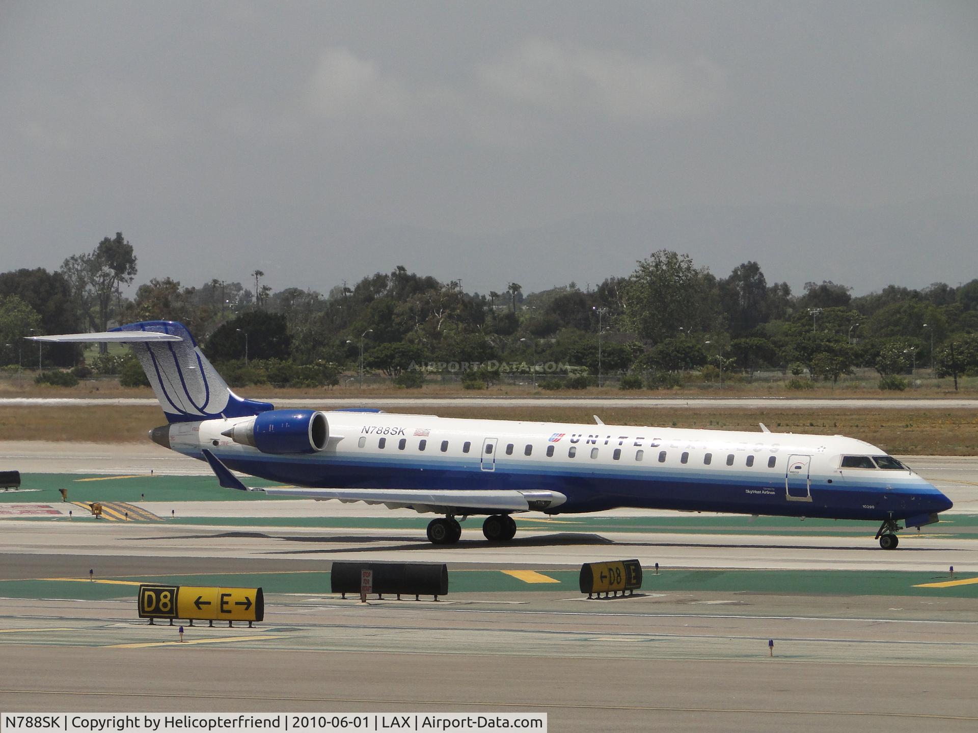 N788SK, 2009 Bombardier CRJ-700 (CL-600-2C10) Regional Jet C/N 10290, United Airlines regional jet operated by Sky West Airlines taxiing to runway 24L for take off