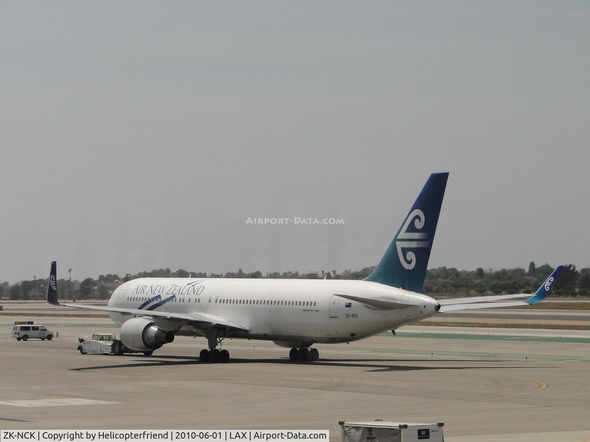 ZK-NCK, 1997 Boeing 767-319/ER C/N 26971, Being pushed back from terminal