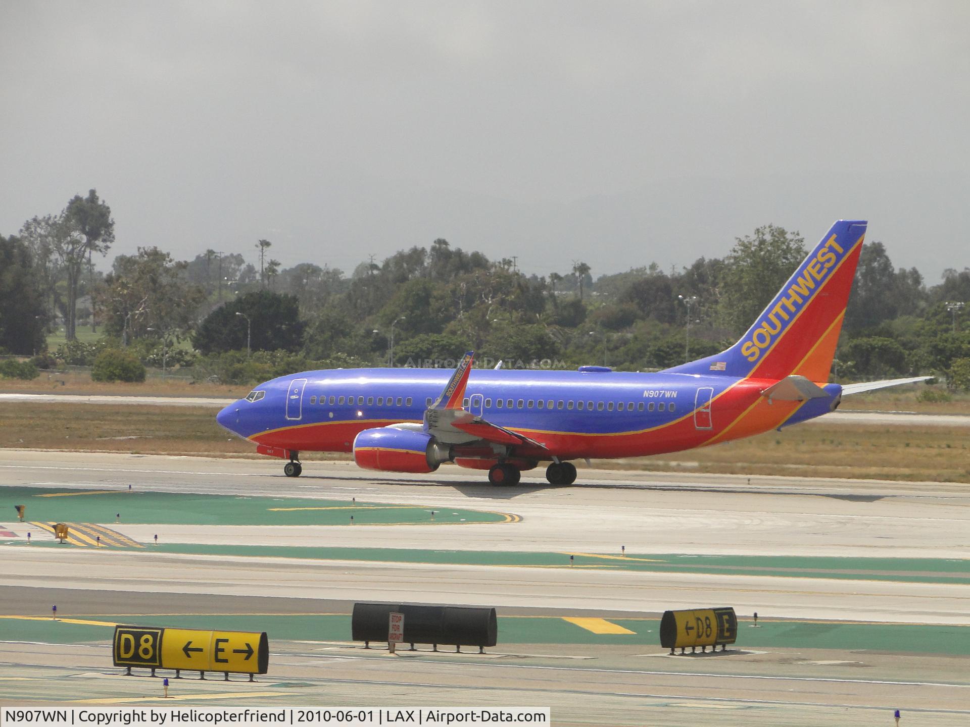 N907WN, 2008 Boeing 737-7H4 C/N 36619, Starting take off roll on runway 24L