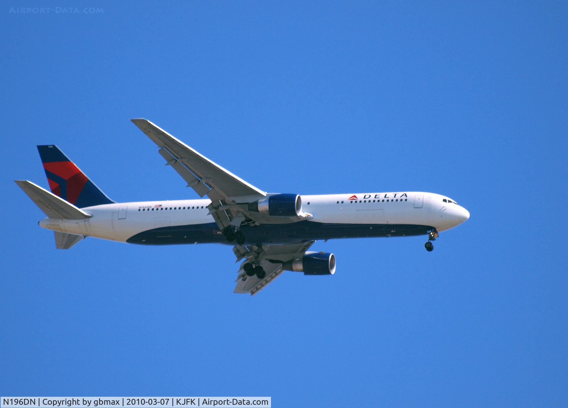 N196DN, 1997 Boeing 767-332 C/N 28453, DELTA going to JFK