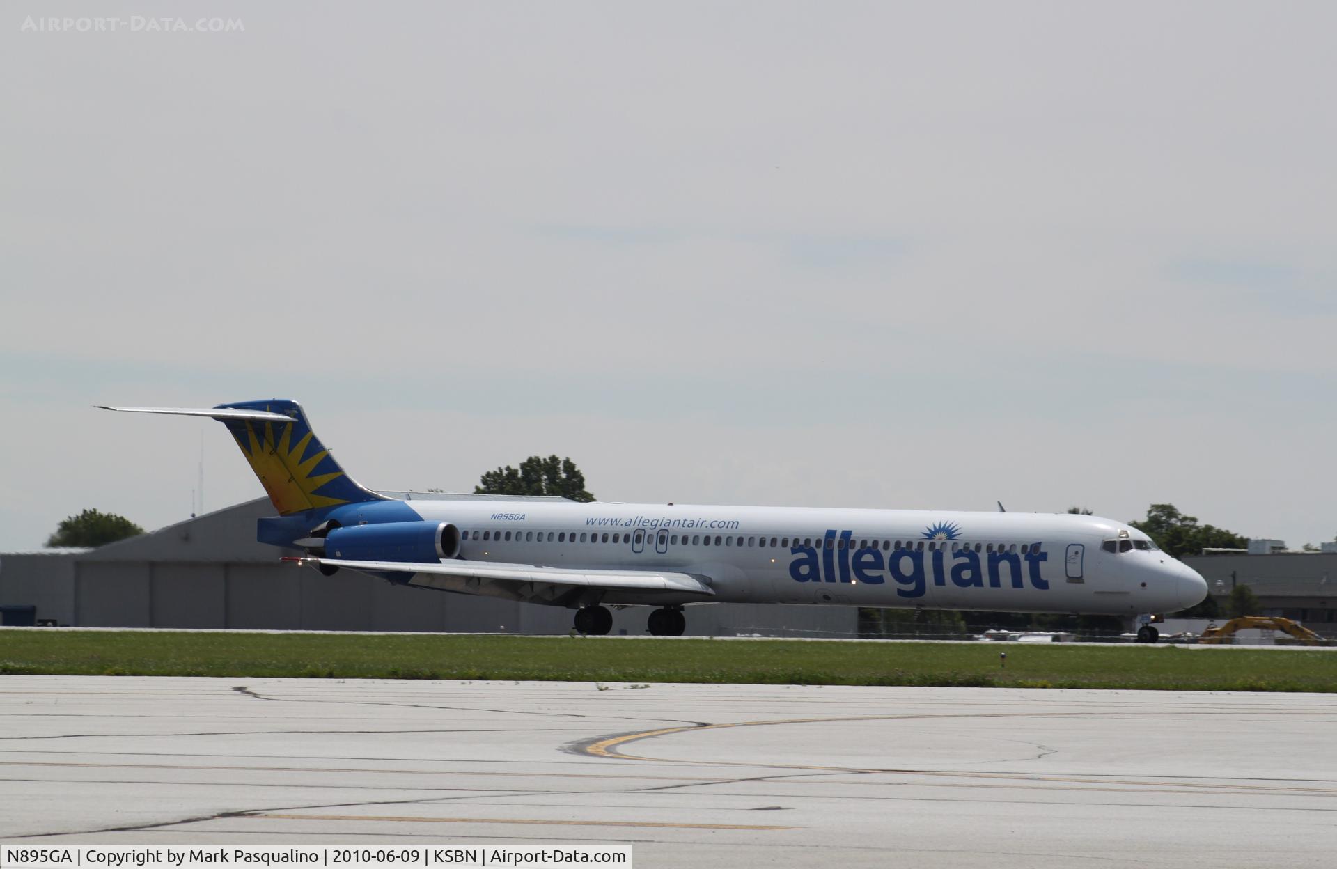 N895GA, 1988 McDonnell Douglas MD-82 (DC-9-82) C/N 49667, MD-82