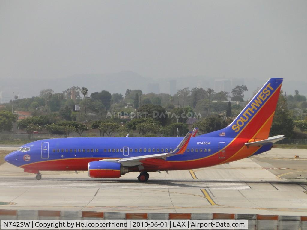 N742SW, 1998 Boeing 737-7H4 C/N 29278, Nolan Ryan Express ready for take off