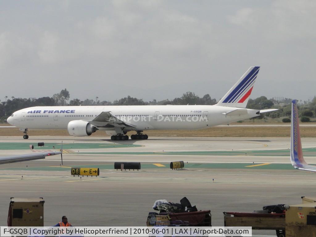 F-GSQB, 2004 Boeing 777-328/ER C/N 32724, Starting take off roll