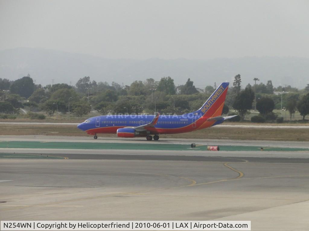 N254WN, 2006 Boeing 737-7H4 C/N 32512, Taking off runway 24L