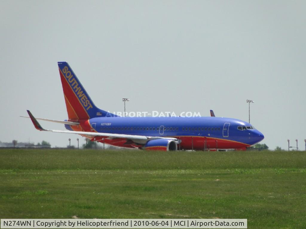 N274WN, 2007 Boeing 737-7H4 C/N 32529, Waiting for clearence to take off