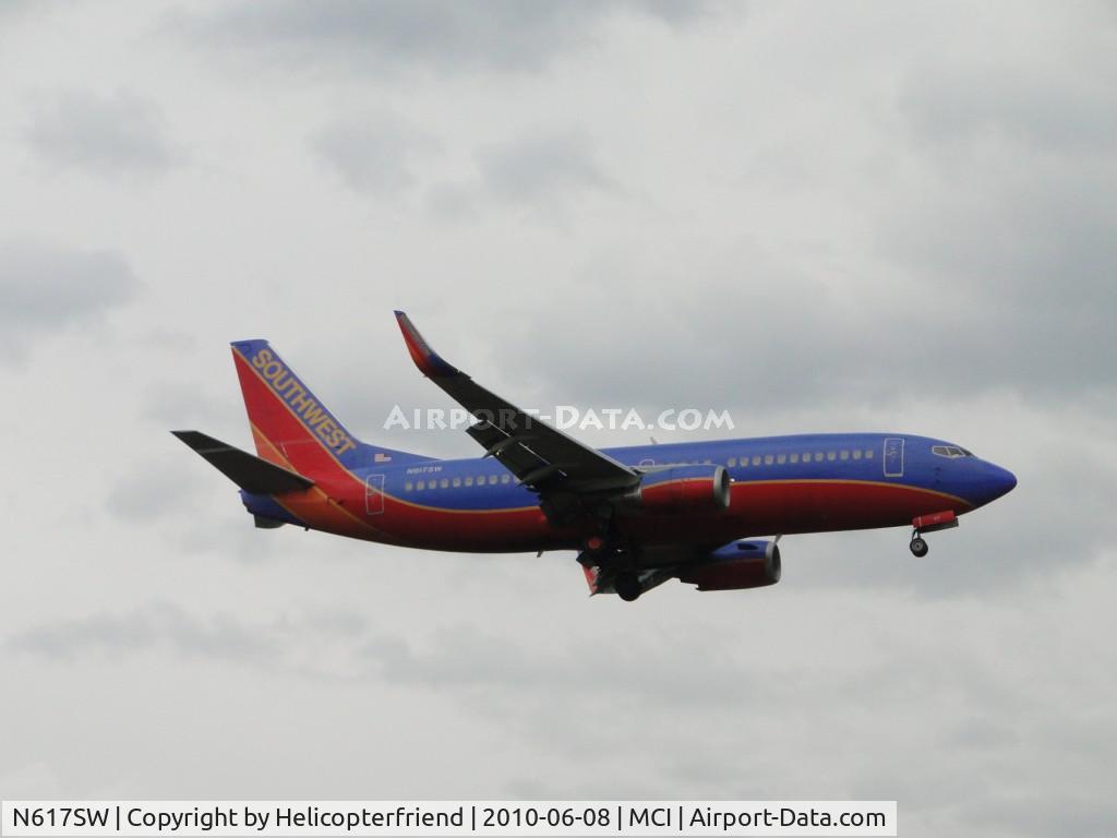 N617SW, 1995 Boeing 737-3H4 C/N 27700, On final 19R