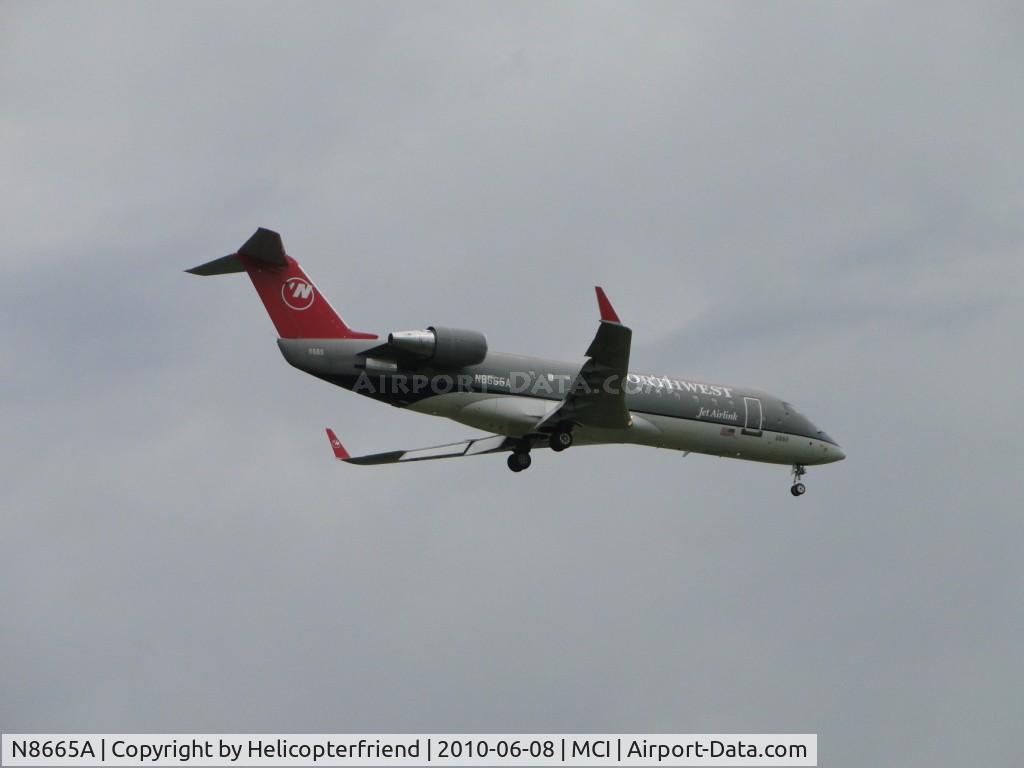 N8665A, 2002 Bombardier CRJ-200ER (CL-600-2B19) C/N 7665, Northwest Jet Airlink on final to 19r