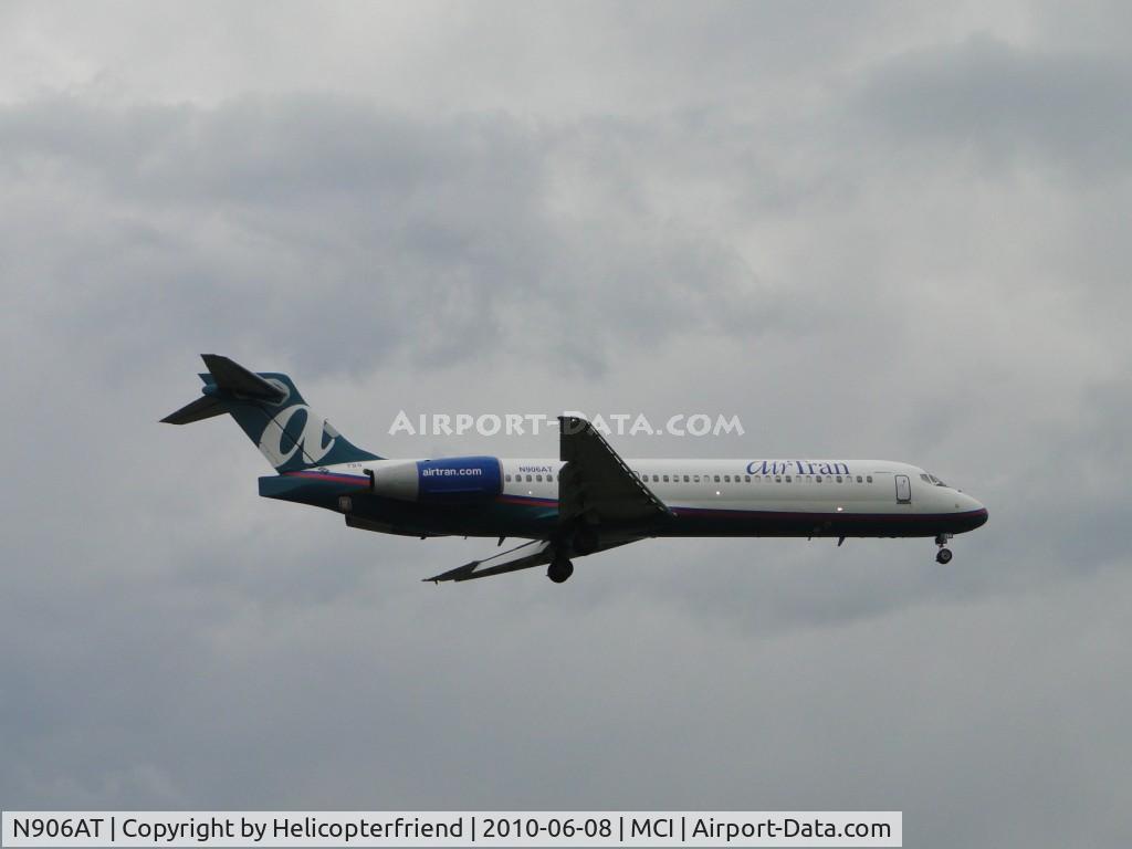 N906AT, 2001 Boeing 717-200 C/N 55087, On final to 19R