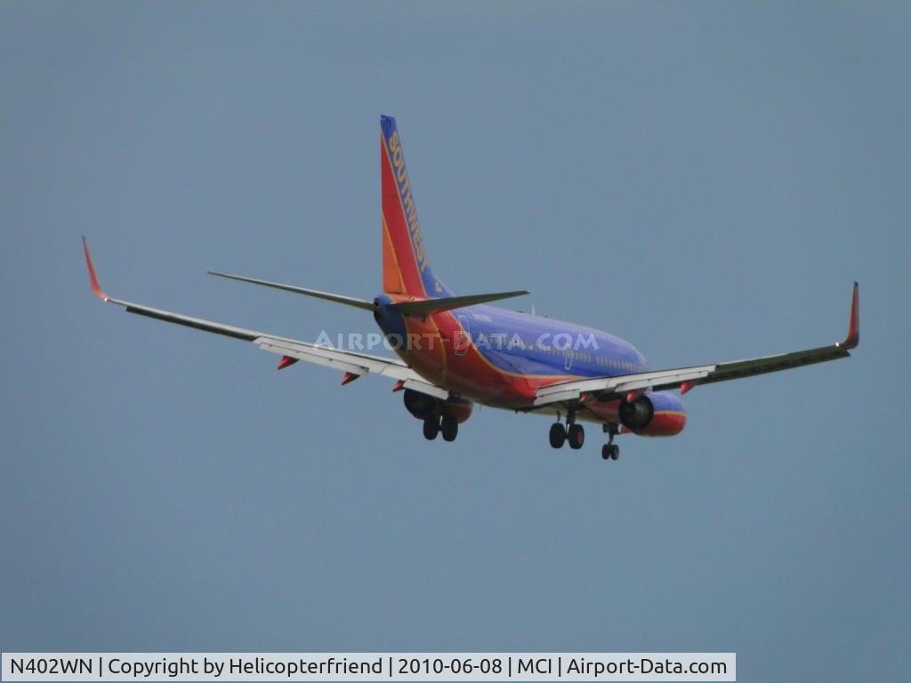 N402WN, 2001 Boeing 737-7H4 C/N 29814, On final to 19R