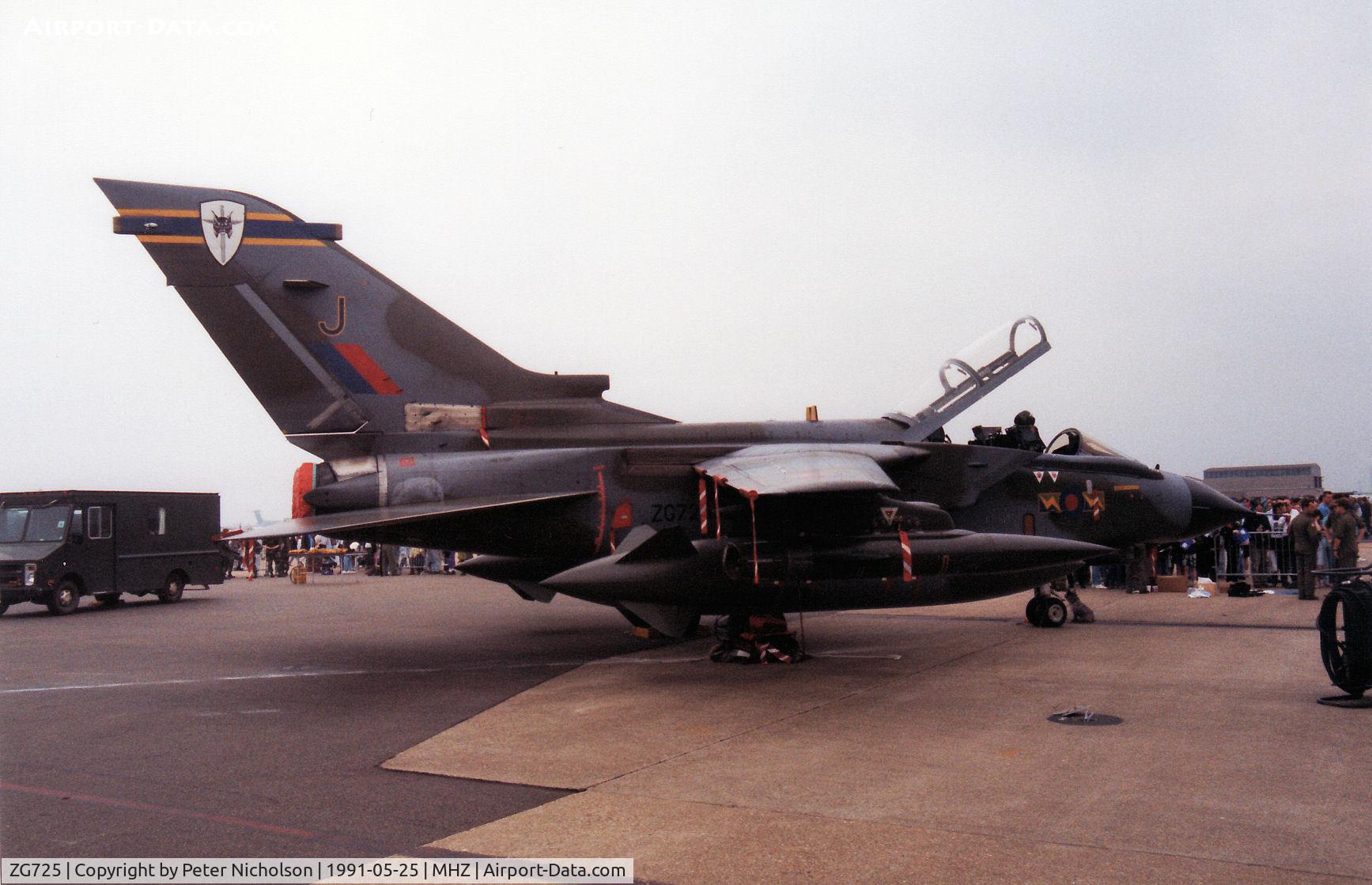 ZG725, 1990 Panavia Tornado GR.1A C/N 828/BS182/3399, Tornado GR.1A of 13 Squadron at RAF Marham on display at the 1991 Mildenhall Air Fete.