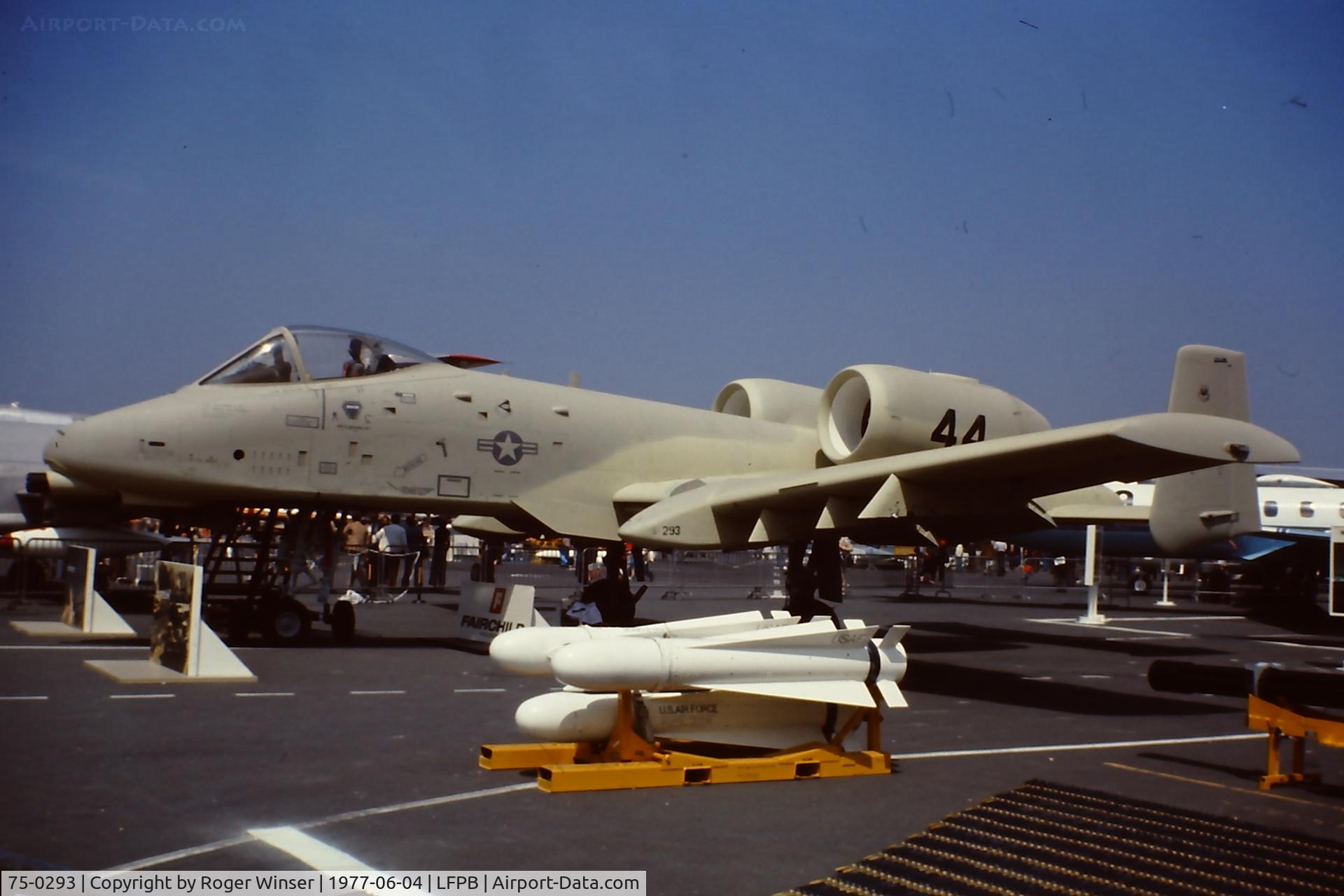 75-0293, 1975 Fairchild Republic A-10A Thunderbolt II C/N A10-0042, Coded DM/show #44 at the Paris Air Show. Le Bourget 1977