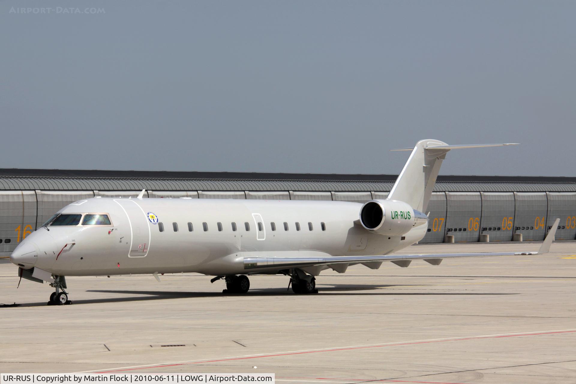 UR-RUS, 2004 Bombardier CRJ-200ER (CL-600-2B19) C/N 7990, .