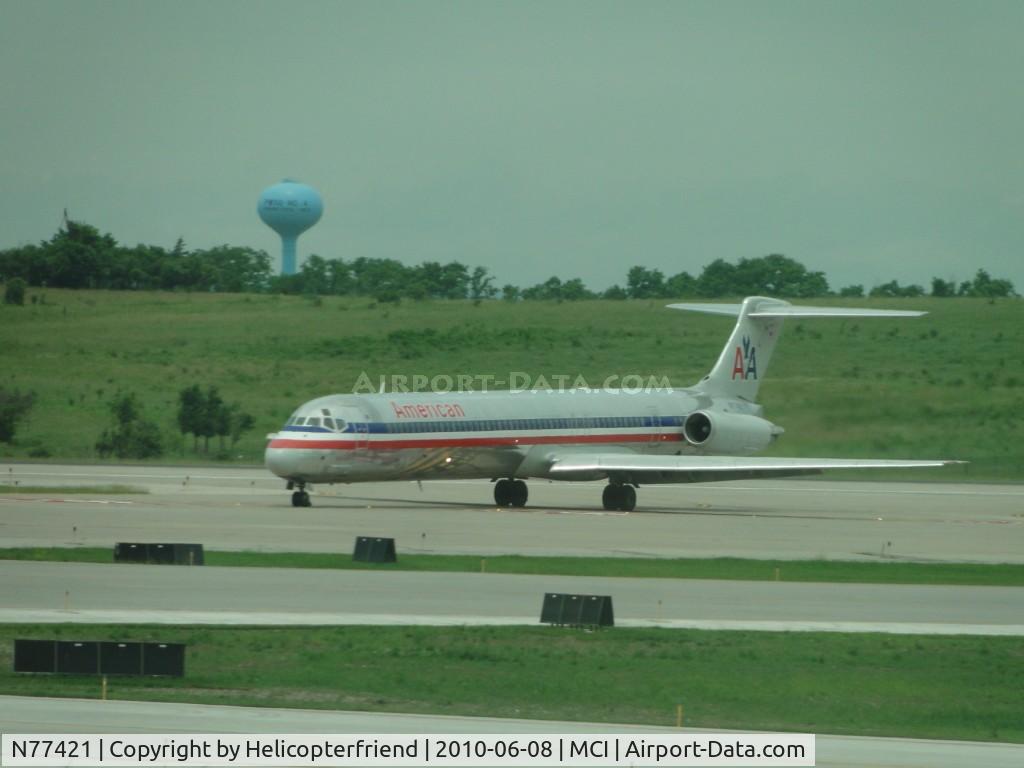 N77421, 1986 McDonnell Douglas MD-82 (DC-9-82) C/N 49333, Landed on 19R and taxiing to terminal