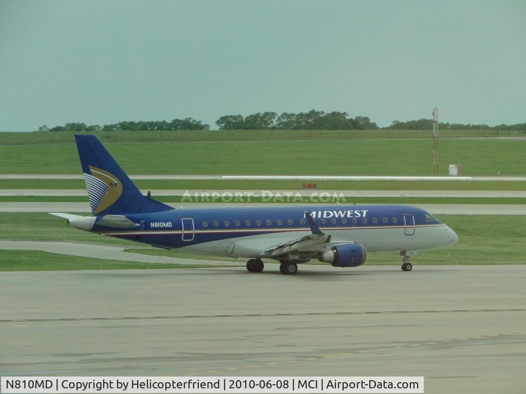 N810MD, 2004 Embraer 170SU (ERJ-170-100SU) C/N 17000026, Taxiing to 19R for take off