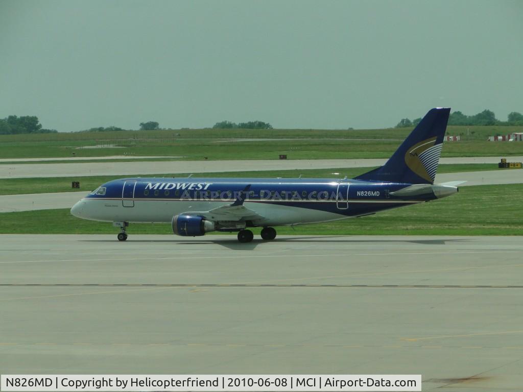 N826MD, 2005 Embraer 170SU (ERJ-170-100SU) C/N 17000046, Taxiing to terminal