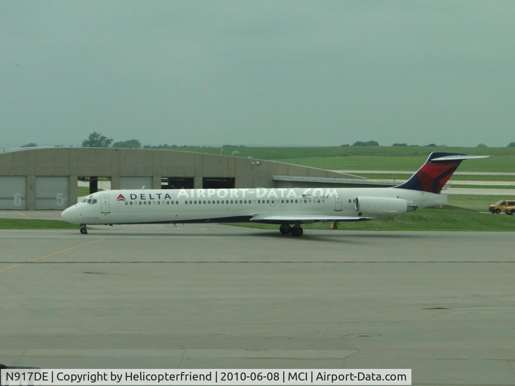 N917DE, 1993 McDonnell Douglas MD-88 C/N 49958, Taxiing to terminal passing MCI Fire Station