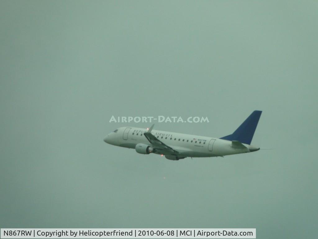 N867RW, 2006 Embraer 170SE (ERJ-170-100SE) C/N 17000130, Airbourne and southbound from 19R