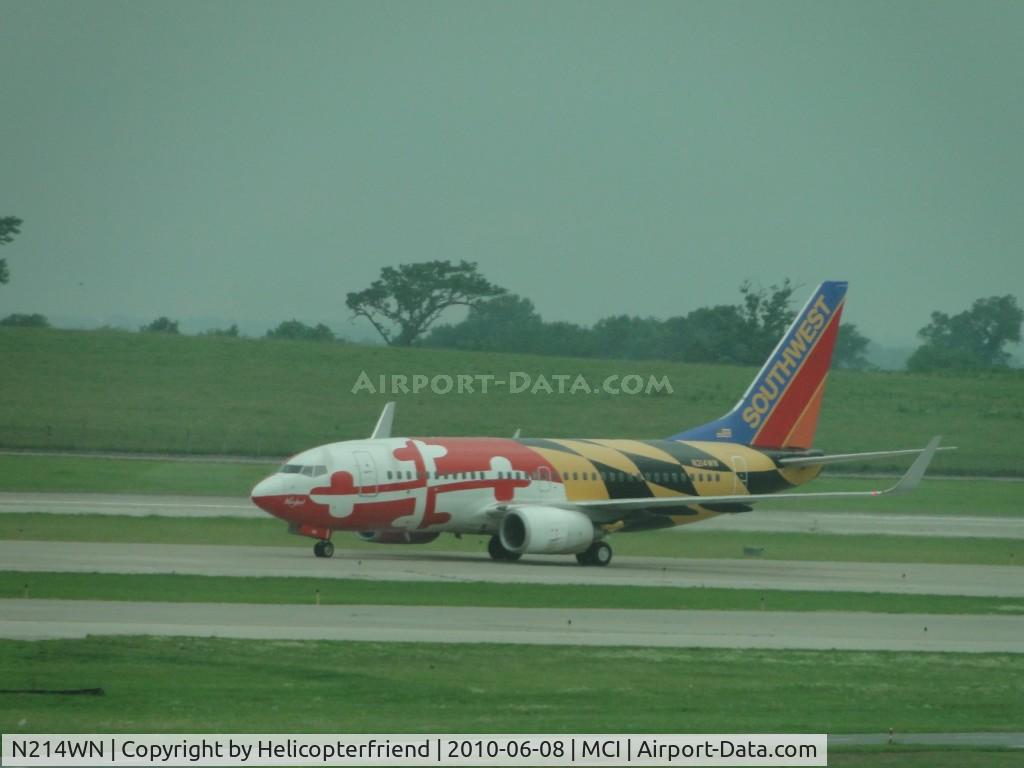 N214WN, 2005 Boeing 737-7H4 C/N 32486, Maryland One taxiing to terminal