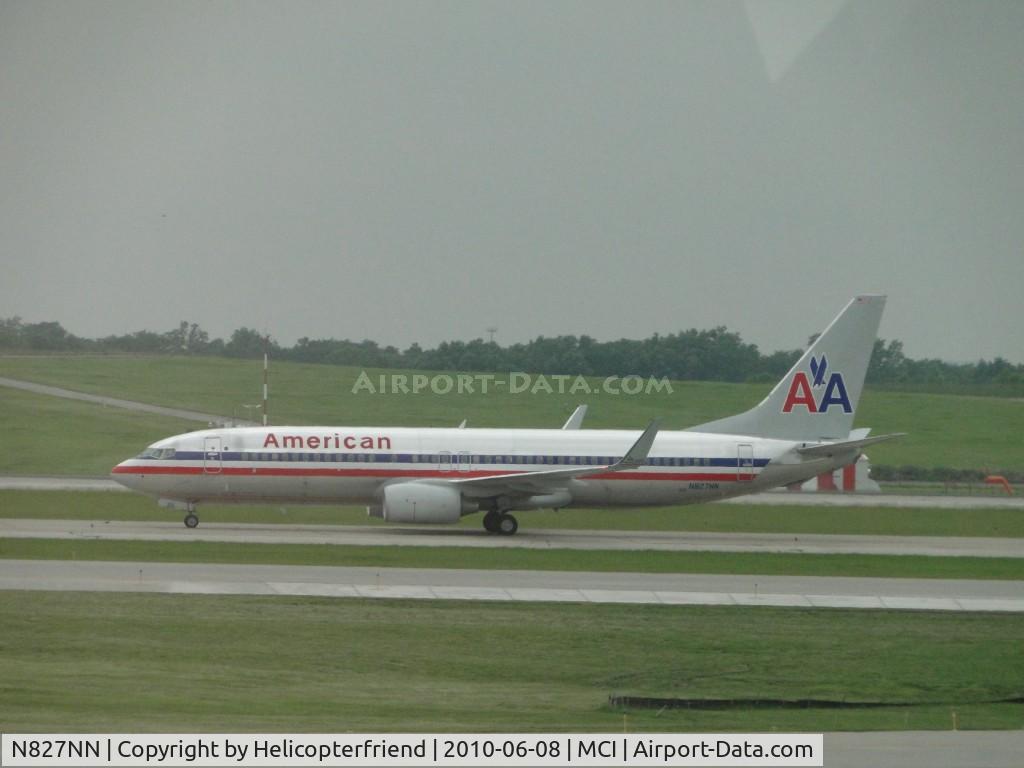 N827NN, 2010 Boeing 737-823 C/N 33209, Taxiing to terminal