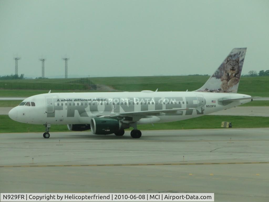 N929FR, 2004 Airbus A319-111 C/N 2240, The Cat is taxiing to their terminal