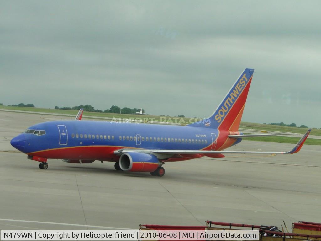 N479WN, 2004 Boeing 737-7H4 C/N 33990, Taxiing to terminal