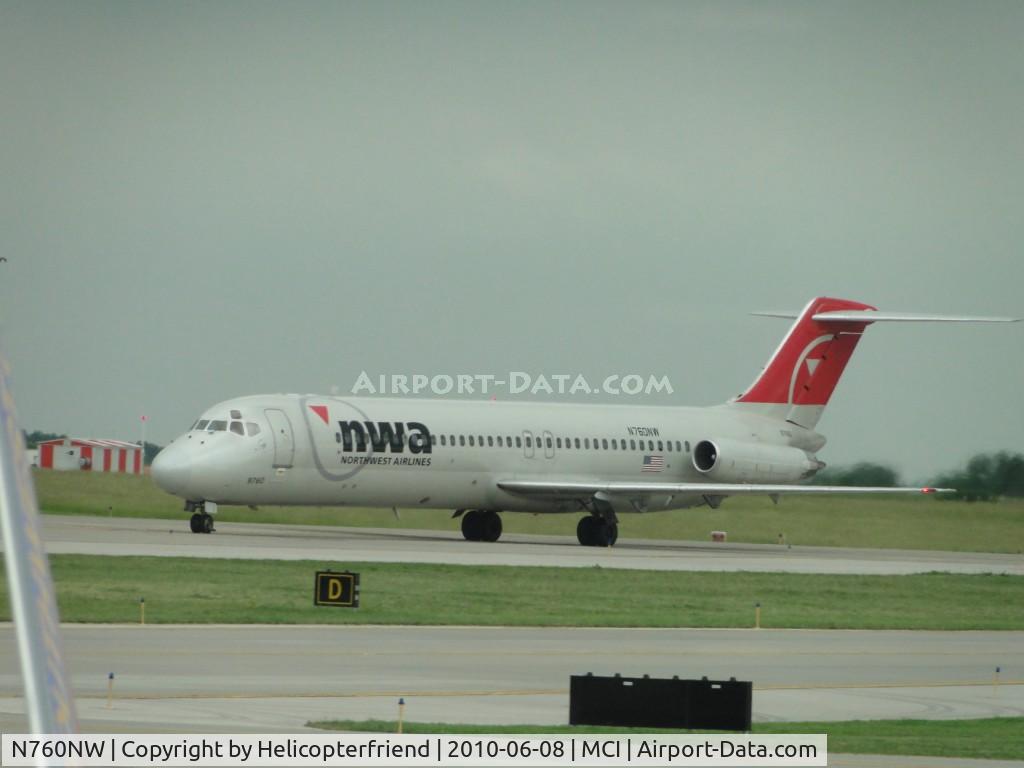 N760NW, 1968 Douglas DC-9-41 C/N 47288, Taxiing to terminal