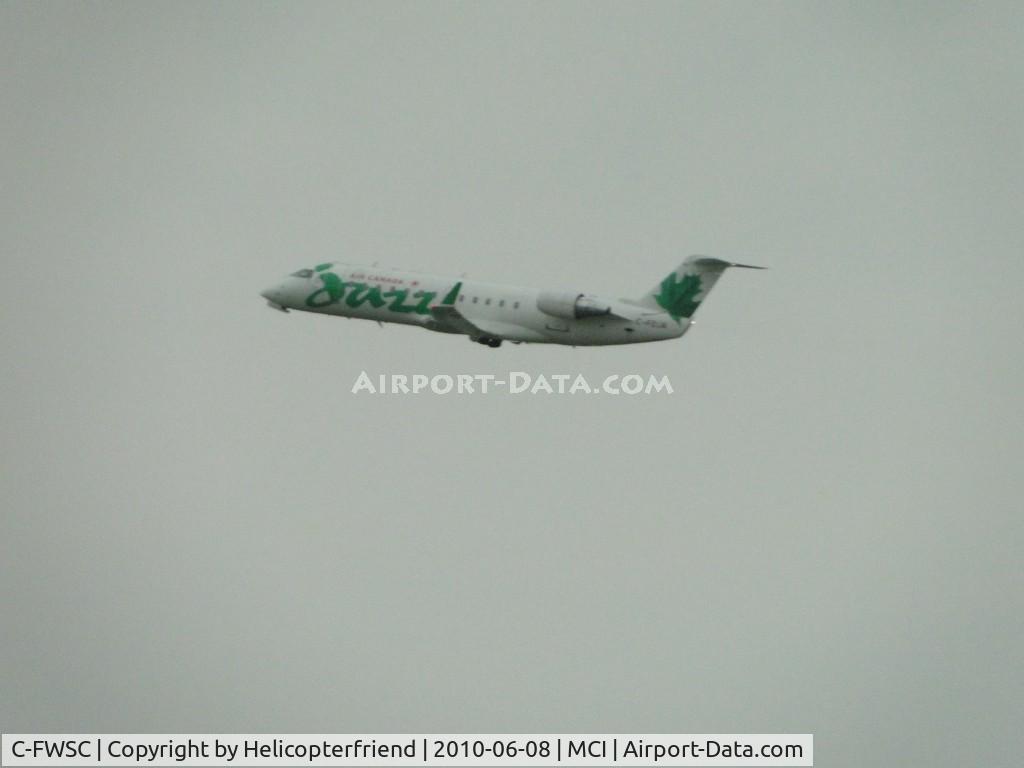 C-FWSC, 1996 Canadair CRJ-100ER (CL-600-2B19) C/N 7120, Heading south from 19R