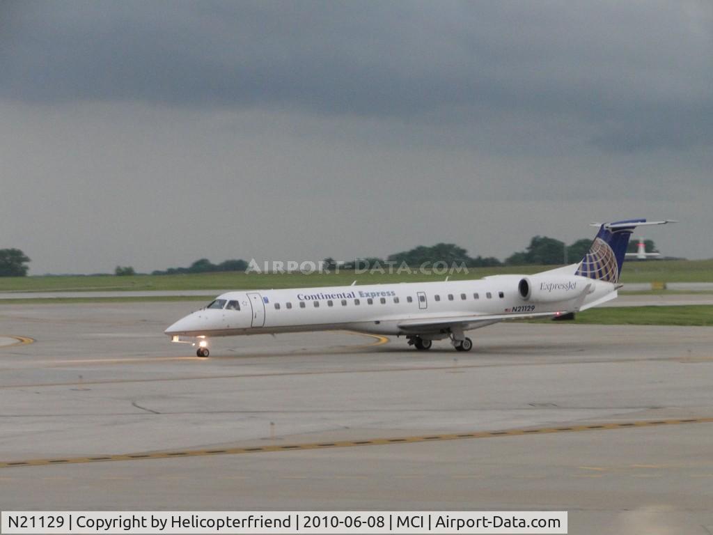 N21129, 2003 Embraer ERJ-145XR (EMB-145XR) C/N 145703, Taxiing to terminal