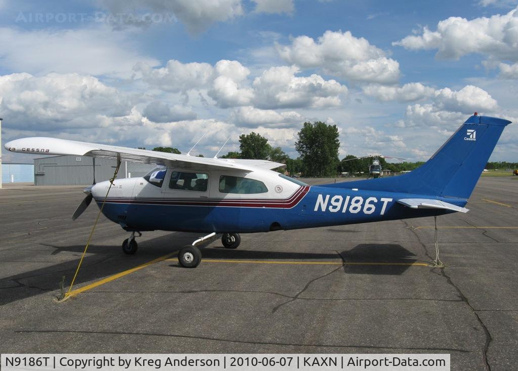 N9186T, 1977 Cessna T210M Turbo Centurion C/N 21062227, Cessna T210M Centurion on the line.
