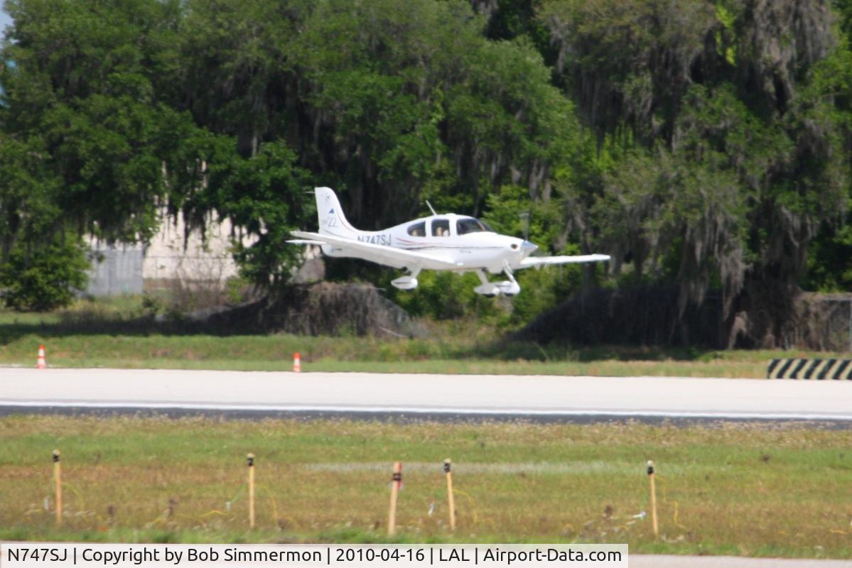 N747SJ, 2001 Cirrus SR22 C/N 0091, Arriving at Lakeland, Florida during Sun N Fun 2010.